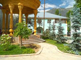 Karon Palace Hotel，位于KalʼaiKhumb的酒店