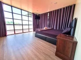 แพรุ่งธารา ไชโย (Rungtara Houseboats)