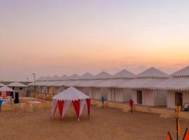 Best Desert Camp In Jaisalmer Red Velvet，位于斋沙默尔的宠物友好酒店