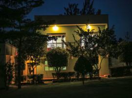 Triple Tee Gardens & Accomodation，位于Wakiso的酒店