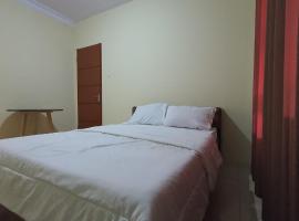 OYO 93523 Penginapan Laras PaminggirNearPesona Alam Seafood Pink Mira，位于Rantau的酒店