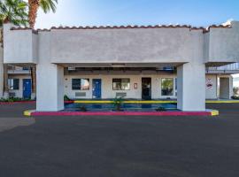 Rodeway Inn & Suites Thousand Palms - Rancho Mirage，位于Thousand Palms的酒店
