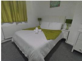 Self Contained 2 Bedrooms House free parking，位于基尔马诺克的酒店