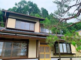 吉祥莊位于高山市内 有一千平方的园林 可远眺日本的阿尔卑斯山脉 四季景色绝佳 可接待9人入住 免费停车，位于高山的酒店
