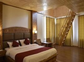 Hotel Laxmi Narayan Manali - Balcony with Mountain view，位于马拉里Aleo的酒店