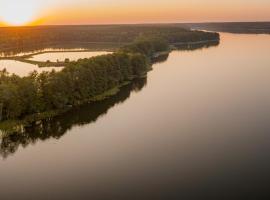 Natural Hotel w Rezerwacie z Plażą Na Wyspie，位于奥斯特罗达的酒店