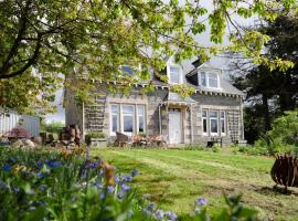 Raitts House - Seasgair Lodges，位于金尤西的酒店