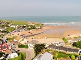 1 The Parade - 4 bed Sea View apartment in the heart of Polzeath，位于波尔泽斯的酒店
