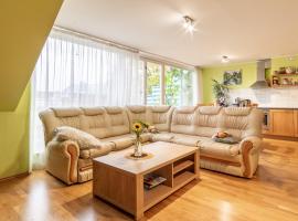 HermiinStay - apartment with sauna and hot tub，位于塔尔图的带热水浴缸的酒店