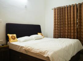 Urban Oasis Homestay: AC Bedrooms，位于德里久尔的民宿