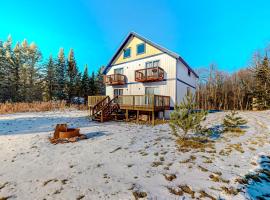 Alpine Horn Lodge at Big Powderhorn Mountain - Unit B，位于艾恩伍德的滑雪度假村