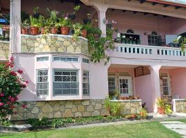 PeachBloom Tereace Inn，位于DʼArbeau的酒店