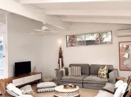 Pearl Beach Shack, walk to beach, pet friendly