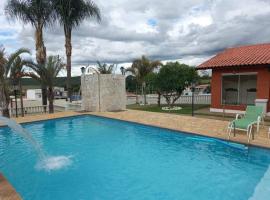 Chácara em Sarapui com 5 quartos sendo 3 suítes，位于Sarapuí的酒店
