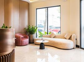 Hotel Trí Lê PREMIER，位于Cao Lãnh的酒店