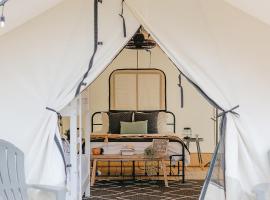 Luxury Glamping Tents @ Lake Guntersville State Park，位于甘特斯维尔的豪华帐篷