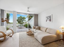 Juniper Designer Beachfront Semaphore，位于Port Adelaide的酒店