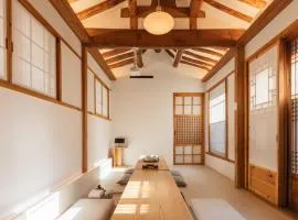 Luxury Hanok Stay Nuri