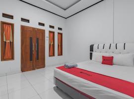 RedDoorz @ Geopark Ciletuh Sukabumi，位于西洛瓦的酒店