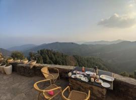 Tranquility In The Himalayas，位于西姆拉的酒店