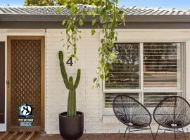 Hampton's Style Holiday Retreat - close to the beach!