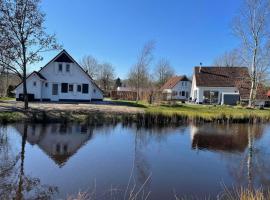 Spacious home with a garden near the Langweerder Wielen，位于圣尼古拉斯哈的度假屋