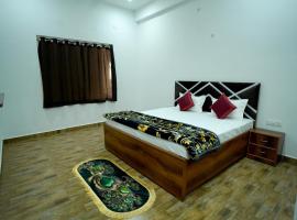 Hotel SD GRAND PALACE Near Shri Radha Krishna Vivah Sthali, Bhandirvan, Vrindavan，位于Māt的酒店