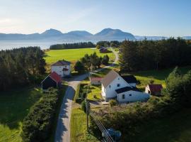 Haus auf der Insel Skuløya，位于奥勒松的别墅