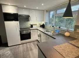 modern 1 bed apartment with car parking