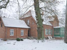 Ferienhaus Forsthaus Stolpe，位于Stolpe的带停车场的酒店