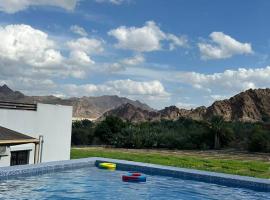 Alhara Lodge استراحة الحارة，位于Qimah的带泳池的酒店