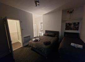 Liverpool city 5 bed house sleeps 12，位于利物浦的旅馆