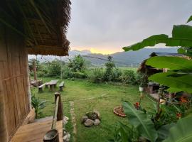 Homestay field - bungalow, Ha giang loop tour, motorbikes rental，位于河江的酒店