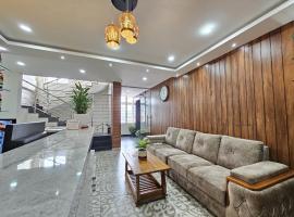 Navarathna Comforts，位于马迪凯里的住宿