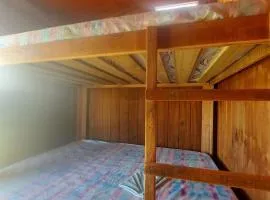 Cabana 3 com Ar condicionado e area de cozinha e banheiro compartilhado a 10 minutos do Parque Beto Carrero