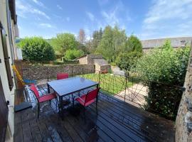 Gde maison avec jardin et spa，位于圣热涅-多尔特的酒店