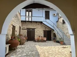 Charming 1800s House - Lefkara Village Retreat