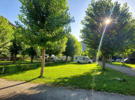Camping Llavorsi，位于利亚沃尔西的露营地