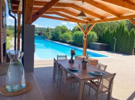 Great spacious villa near Prague，位于Božkov的酒店