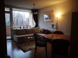 Ferienwohnung Kärnten Ossiacher See zwei Zimmer Appartement direkter Seezugang Strand beheizte Schwimmhalle，位于博登斯多夫的带泳池的酒店