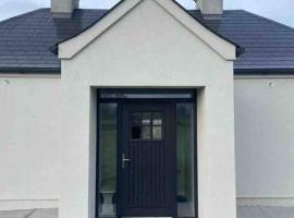 Modern 3 bed country cottage，位于Four Mile House的酒店