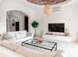 Modern Villa in El Gouna (Private Pool & Garden.)，位于赫尔格达的酒店