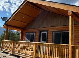 McDonald Cabin #5 next to YNP，位于Sphinx的酒店