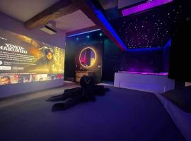 L’arène des plaisirs - love room，位于尼姆的酒店