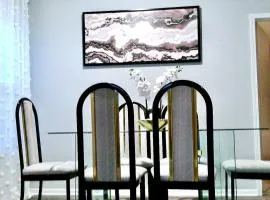 Cozy 3 Bedrooms and 2 baths in Olathe sleeps 8.