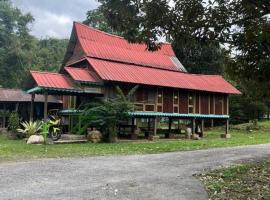 Kampung House (Minang) in Hulu Yam, Batang Kali，位于峇冬加里的酒店