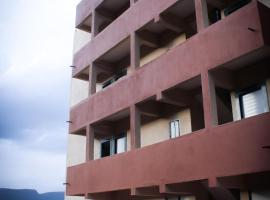 Jambrung Studio Apartments，位于Dhamni的酒店