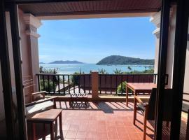 Panoramic sea view, 1 bed flat，位于Ban Bang Bao的带泳池的酒店