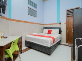 RedDoorz Syariah near Alun-Alun Bojonegoro，位于Bojonegoro的酒店
