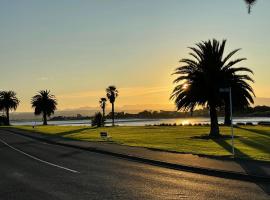 Cosy caravan fun in sunny Nelson with wifi!